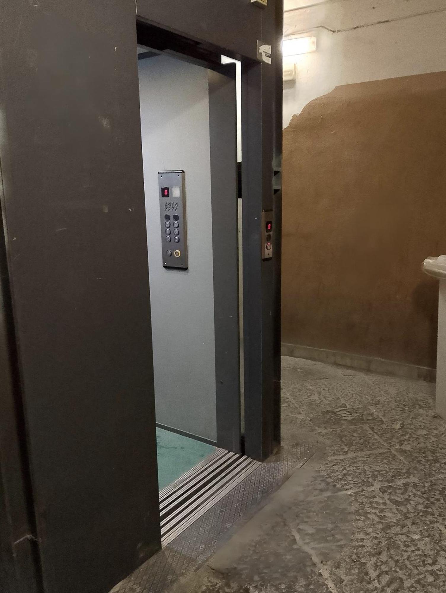 Apartament Mary House Napoli Centro Zewnętrze zdjęcie