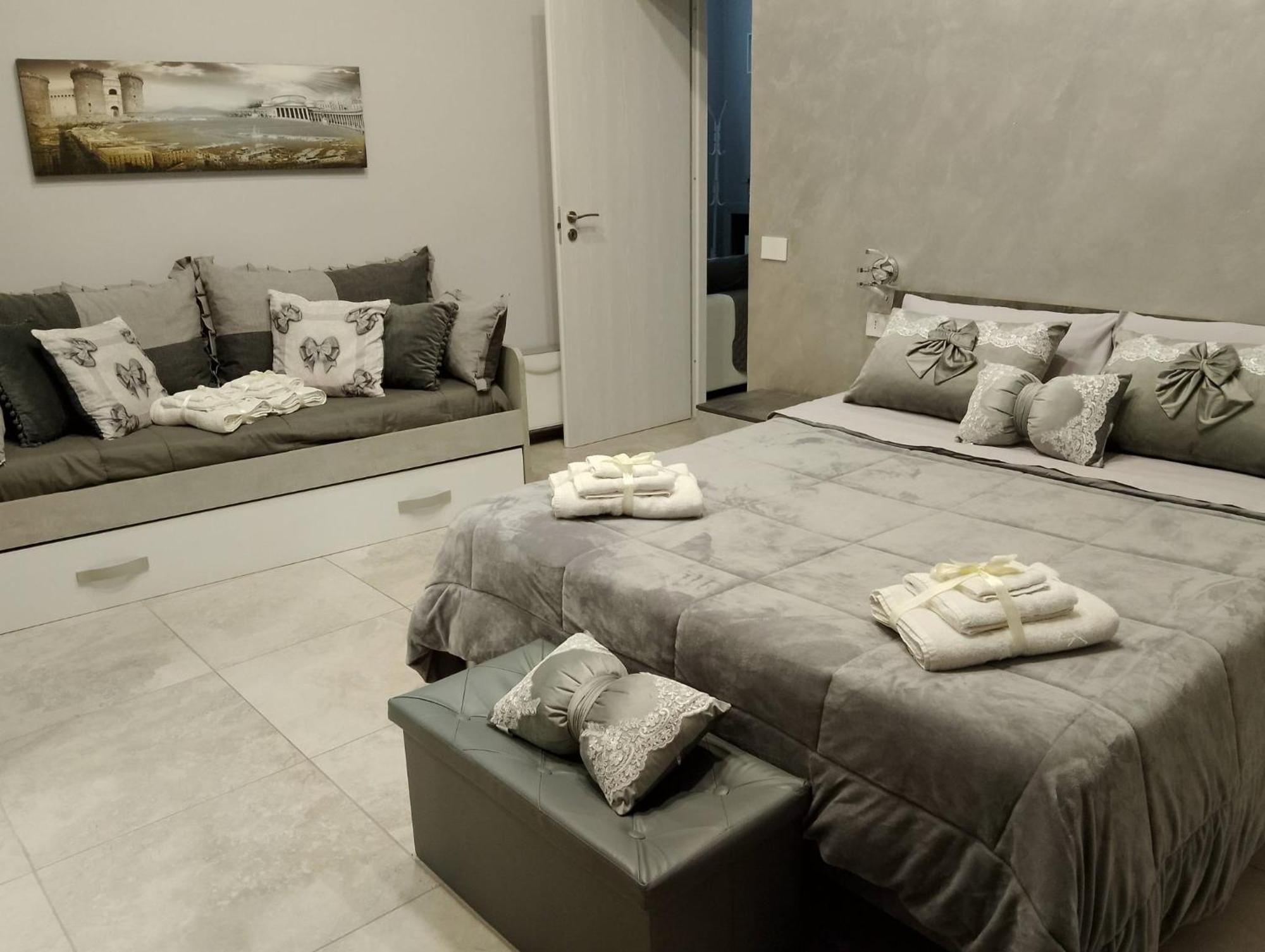 Apartament Mary House Napoli Centro Zewnętrze zdjęcie